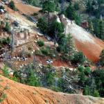 Horses start down trails at Bryce Canyon NP